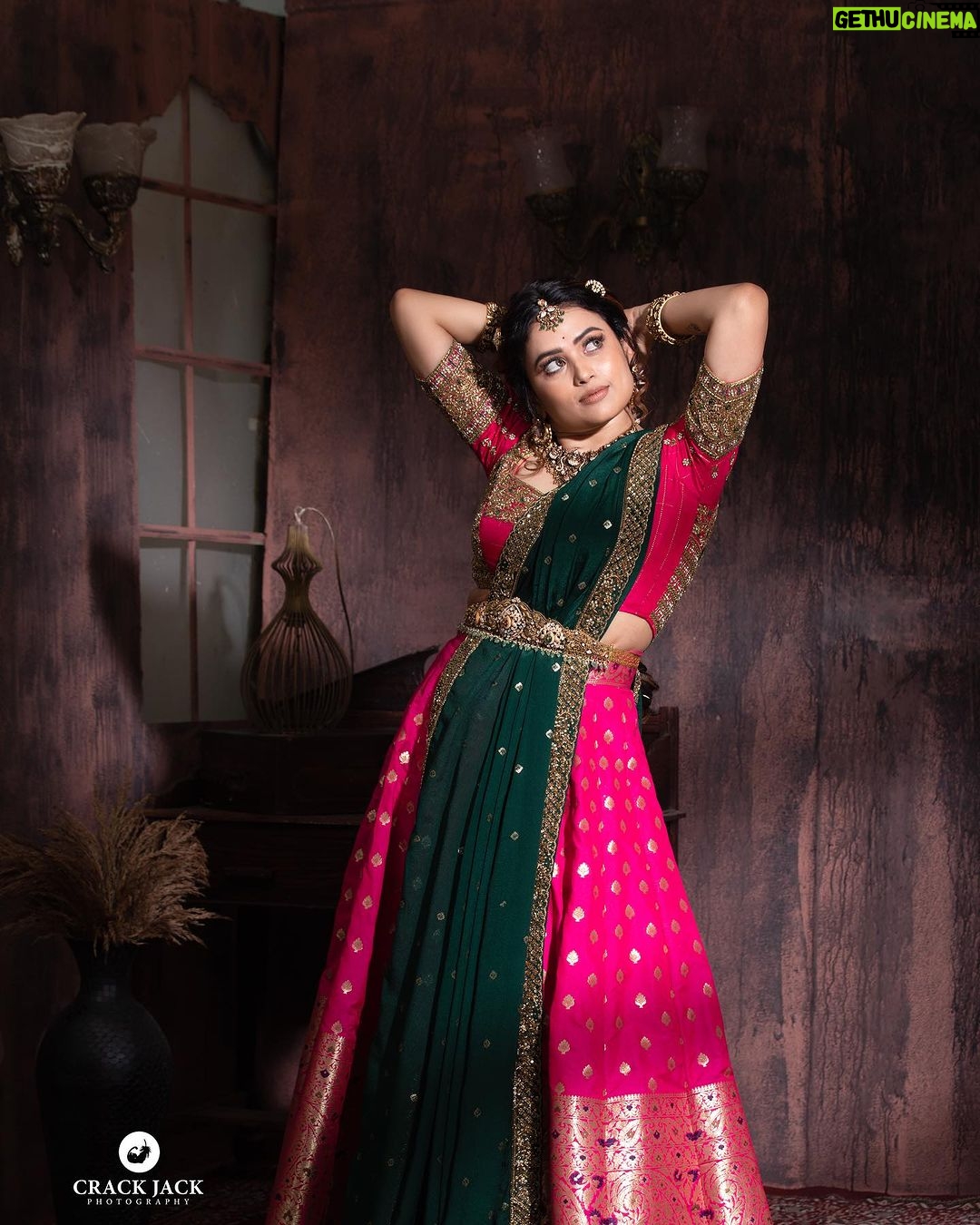 Farina Azad Instagram - Beauty touch up @vijiknr Elegance thrown @thorkal_couture_official Behind the lens @crackjackphotography Eternal gold jewellery @jcsjewelcreations