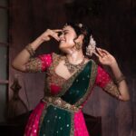 Farina Azad Instagram - Happy new year ❤️ Mua @vijiknr Outfit @thorkal_couture_official Jewellery @jcsjewelcreations Picture @crackjackphotography