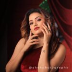 Farina Azad Instagram - A red bit of magic by @lithas_rentals Freshly baked red by @jay_makeup_artist_ Red bit of everything by : @_a.s.h.o.k__the__duker_ @__studiotic_studio_presents__
