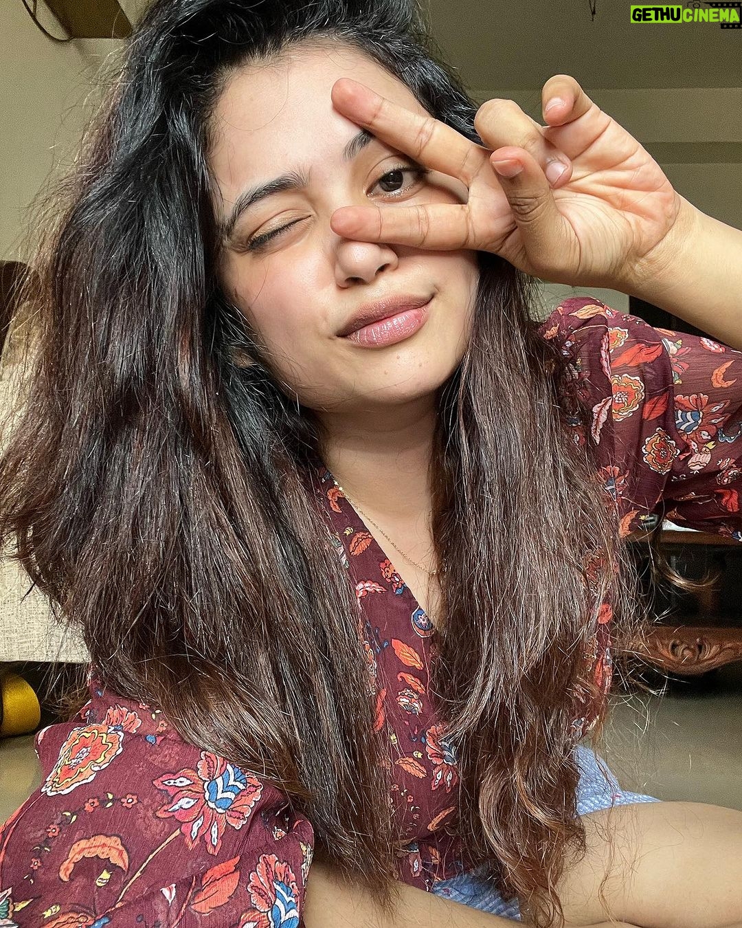 Farina Azad Instagram - Happy December everyone!