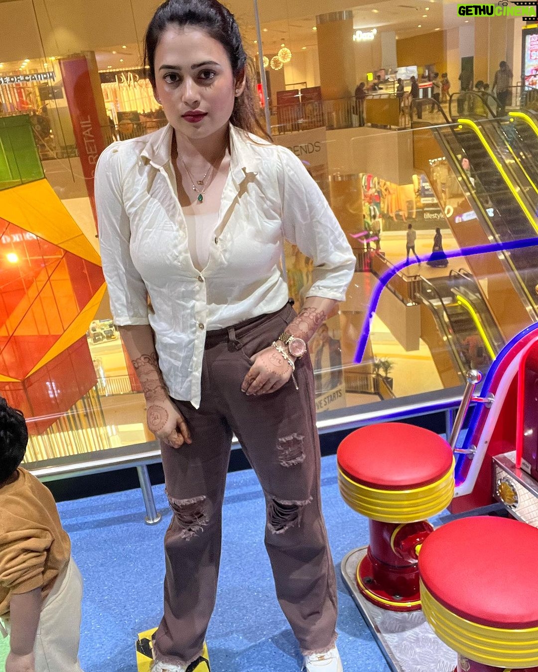 Farina Azad Instagram - Ada oru photo urpadiya edukurana @rahman_ubaidh_official 😏