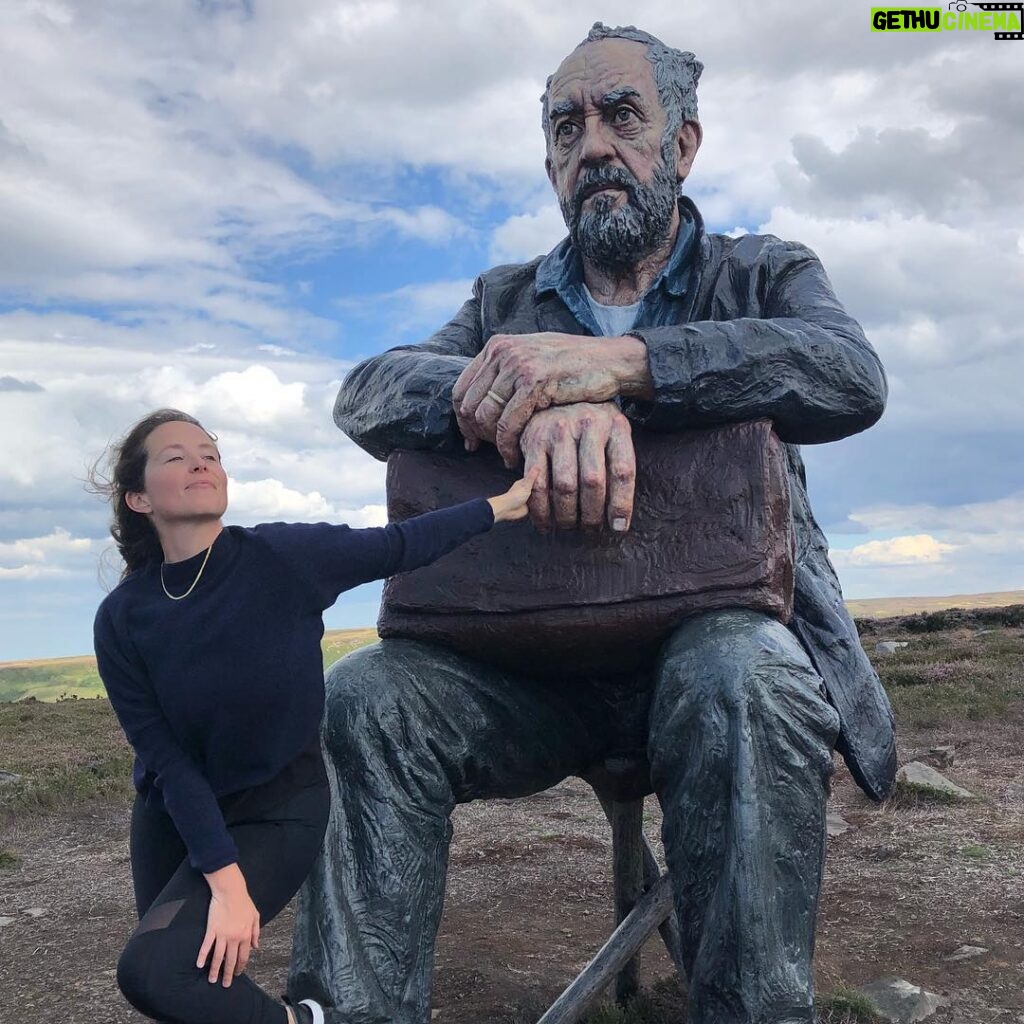 Faye Marsay Instagram - A Canadian on the North Yorkshire moors 🤘