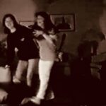 Felipe Simas Instagram - Dirigindo uma versão alternativa do clipe de ‘Olhar 43’; Nos bastidores das gravações de um live action de Shrek que nunca foi ao ar; Cultivando bons (e então na moda) mullets. Os anos eram os oitenta.