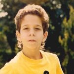 Felipe Simas Instagram - Dirigindo uma versão alternativa do clipe de ‘Olhar 43’; Nos bastidores das gravações de um live action de Shrek que nunca foi ao ar; Cultivando bons (e então na moda) mullets. Os anos eram os oitenta.