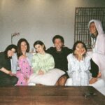 Felipe Simas Instagram - Que felicidade imensa ver ANAVITÓRIA e MANU somando juntas quase ½ bilhão de streams no Spotify só em 2020. Esse número é ainda mais significativo se levarmos em consideração que elas tiveram apenas um lançamento próprio esse ano (Anavitória lançou ‘Me conta da tua janela’ e Manu ‘Deve ser horrível dormir sem mim’). São artistas de catálogo consistente. A constatação de que os produtos fonográficos lançados pela F/SIMAS entre 2015 e 2020 já acumulam mais de 3 bilhões de streams no Spotify faz um filme passar pela minha cabeça e me leva direto pra 1999 quando, movido por um grande sonho e uma imensa paixão, inventei de me embrenhar nesse negócio da música. Um viva à música brasileira e aos brasileiros por ouvirem mais canções nacionais do que sons gringos!