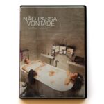 Felipe Simas Instagram - não passa vontade uma canção de @anavitoria e @dudabeat composta por @anacaetanoc e produzida por @luxetroia ficha técnica do clipe direção @gabdietrich roteiro e produção executiva @simasfelipe direção de produção @isaahsilveira coordenação de produção @brauliodrumond assistente de direção @teknokuen direção de fotografia @thiagocauduro direção de arte @anaarietti produção de objetos @bellayumi color grading @corapoststudio fotos still @cassiatabatinistudio making of @brenogaltier arte gráfica @ventoestudio maquiagem @nayarazolli cabelo @jakefalchi styling @leandroportos participação especial @julia.pak @yasminshizue e @deavilasmonteiro equipe Duda Beat @simoneziza e @trfraga uma produção F/SIMAS lançamento Universal Music Obrigado, @jutobal, @silviastockler e @espacodasamericas E um VIVA aos criadores dos filmes que inspiraram as cenas desse clipe: * Wes Anderson por 'Os Excêntricos Tenenbaums' (The Royal Tenenbaums) * Valerie Faris e Jonathan Dayton por 'Pequena Miss Sunshine' (Little Miss Sunshine) * Sofia Coppola por 'Encontros e Desencontros' (Lost in Translation) * Spike Jonze por 'Quero ser John Malkovich' (Being John Malkovich) * Bernardo Bertolucci por 'Os Sonhadores' (The Dreamers) * Stephen Chbosky por 'As Vantagens de Ser Invisível' (The Perks of Being a Wallflower) * Mark Webb por '500 Dias com Ela' (500 Days of Summer) Filmagem realizada em São Paulo e em Porto Feliz nos dias 31 de outubro e 1 de novembro de 2020, com o apoio da São Paulo Film Commission e seguindo o 'Protocolo de Segurança e Saúde no Trabalho do Audiovisual para Retomada Gradual das Atividades no Âmbito da Pandemia de Covid-19'