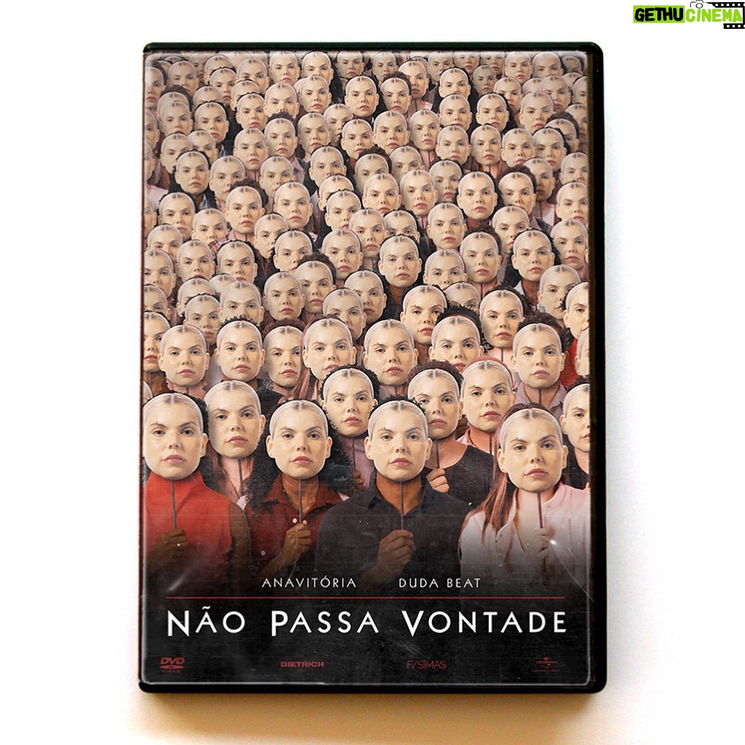 Felipe Simas Instagram - não passa vontade uma canção de @anavitoria e @dudabeat composta por @anacaetanoc e produzida por @luxetroia ficha técnica do clipe direção @gabdietrich roteiro e produção executiva @simasfelipe direção de produção @isaahsilveira coordenação de produção @brauliodrumond assistente de direção @teknokuen direção de fotografia @thiagocauduro direção de arte @anaarietti produção de objetos @bellayumi color grading @corapoststudio fotos still @cassiatabatinistudio making of @brenogaltier arte gráfica @ventoestudio maquiagem @nayarazolli cabelo @jakefalchi styling @leandroportos participação especial @julia.pak @yasminshizue e @deavilasmonteiro equipe Duda Beat @simoneziza e @trfraga uma produção F/SIMAS lançamento Universal Music Obrigado, @jutobal, @silviastockler e @espacodasamericas E um VIVA aos criadores dos filmes que inspiraram as cenas desse clipe: * Wes Anderson por 'Os Excêntricos Tenenbaums' (The Royal Tenenbaums) * Valerie Faris e Jonathan Dayton por 'Pequena Miss Sunshine' (Little Miss Sunshine) * Sofia Coppola por 'Encontros e Desencontros' (Lost in Translation) * Spike Jonze por 'Quero ser John Malkovich' (Being John Malkovich) * Bernardo Bertolucci por 'Os Sonhadores' (The Dreamers) * Stephen Chbosky por 'As Vantagens de Ser Invisível' (The Perks of Being a Wallflower) * Mark Webb por '500 Dias com Ela' (500 Days of Summer) Filmagem realizada em São Paulo e em Porto Feliz nos dias 31 de outubro e 1 de novembro de 2020, com o apoio da São Paulo Film Commission e seguindo o 'Protocolo de Segurança e Saúde no Trabalho do Audiovisual para Retomada Gradual das Atividades no Âmbito da Pandemia de Covid-19'