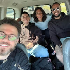 Felipe Simas Instagram - Foram 278 shows no total em 2023 com essa turma aí! Alegria imensa dividir a caminhada com figuras tão fascinantes, movidas pelo objetivo comum de fazer suas artes carregadas de originalidade e autenticidade chegar em tanto canto.