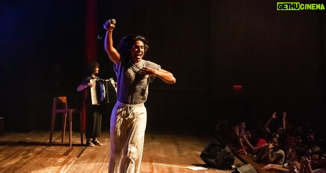 Felipe Simas Instagram - Primeiro show da primeira turnê da história de Lucas Mamede. Fortaleza, 28 de abril de 23