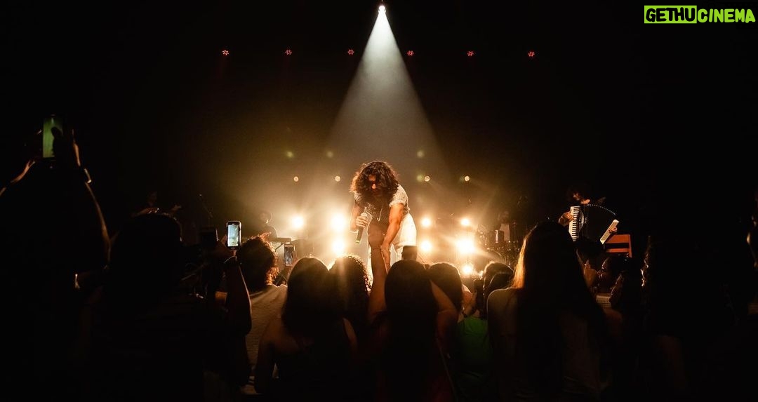 Felipe Simas Instagram - Primeiro show da primeira turnê da história de Lucas Mamede. Fortaleza, 28 de abril de 23