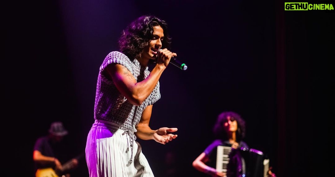 Felipe Simas Instagram - Primeiro show da primeira turnê da história de Lucas Mamede. Fortaleza, 28 de abril de 23