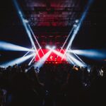 Felipe Simas Instagram - Todo show é uma obra aberta. Não comporta uma única sensação. As inúmeras possibilidades de conjecturas sensoriais e interpretativas faz com que cada um viva uma experiência única.  Fotos, vídeos e depoimentos, por melhores que sejam, nunca farão jus ao universo de sentidos que confluíram ontem naquele espaço na Barra Funda das Américas. Havia música, havia história, havia amor, havia mágica, havia Manu! VIVA MANU! Fotos por @brenogaltier e @anderscarvalho Espaço das Américas