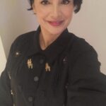 Feride Çetin Instagram - Diagonal seviyorum diye okulda da fotografçiliktan kalirdim geriye… @vuuofficial her daim en sevdigim kostümler @difashionbranding Turkuvaz Medya Grubu