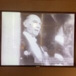 Feride Çetin Instagram - En büyük eserin ‘Türkiye Cumhuriyeti’ 100 yillik tarihinde olmadigi kadar çok kasirga ve buhranla sarsilirken kitaplarini okumak simdi daha degerli. Ortadogu batakliginda yasanabilecek her seyi bilip bize mücadelenin elkitabini biraktin. Aydinlik ve korkusuz ruhun evladima da isik oldu. Senin ve devrim sehitlerimizin mücadelesine her gün, dua ediyorum. Canim ATA’m, her adil, dürüst, çaliskan, onurlu vatandasta seni görüyorum. Buradayiz! Türkiye Cumhuriyeti ilelebet payidar kalacak! #10kasımatamızısaygısevgivehasretleanıyoruz