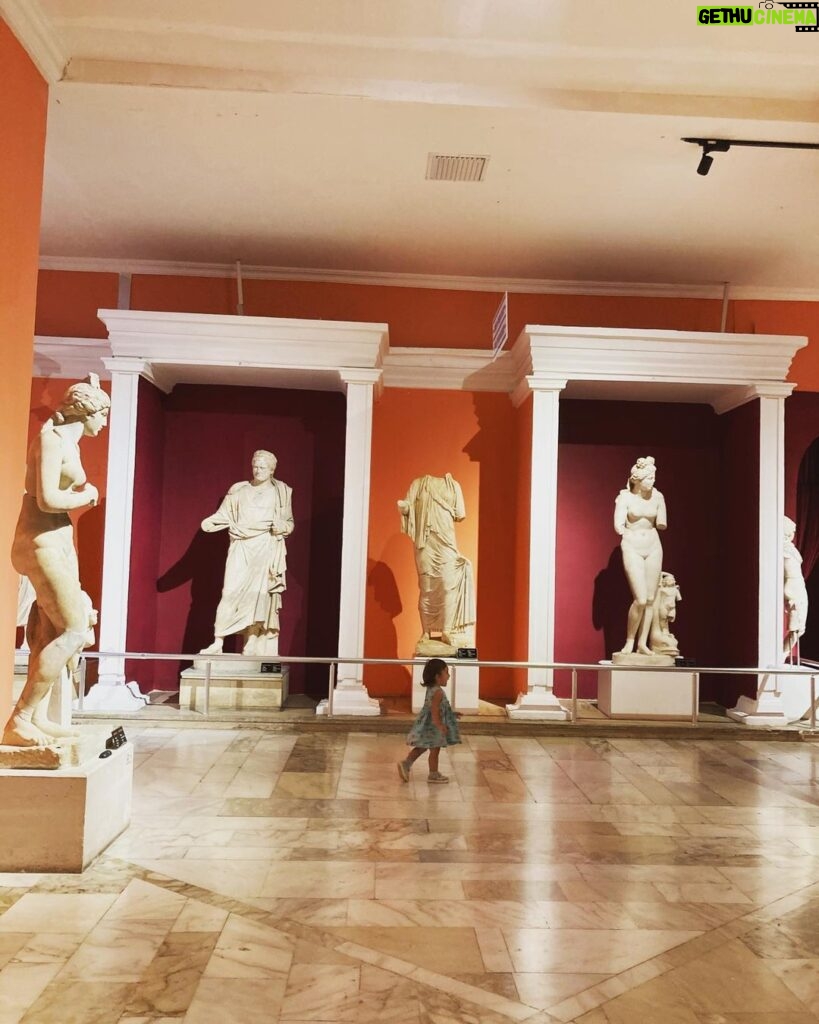 Feride Çetin Instagram - Müzede bir gece 🏛#TheNightattheMuseum #hayathanımharikalardiyarında Antalya Museum