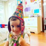 Feride Çetin Instagram - Alpaka develerini görmeye gidebilir miyiz anne? #throwbackwednesday #gezmeyiseviyoruz #hayathanımharikalardiyarında #growinguptoofast #sheismagic #kızımızbüyüyor #merakliminik #taklacikumru #taklitçiturna #ruhum #alpacalover #loveperu🇵🇪 #myhatismycrown #lovetotravel #kuzenimleoynamayiseverim Lara Çağlayan