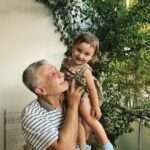Feride Çetin Instagram - Kabul edilmiş dualar... #myparentsrock❤️ #whenchildrenlovetolearn #grandpa #grandma #babygirl #hayathanımharikalardiyarında🧚🏼‍♀️#happysundayeveryone #timetoshine Lara Çağlayan
