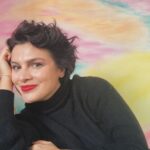 Feride Çetin Instagram - Şakaklarımdaki beyazlara, alnımdaki çizgilere bakın, harika görünmüyorlar mı? #lovemyscarsmyflaws Etiler