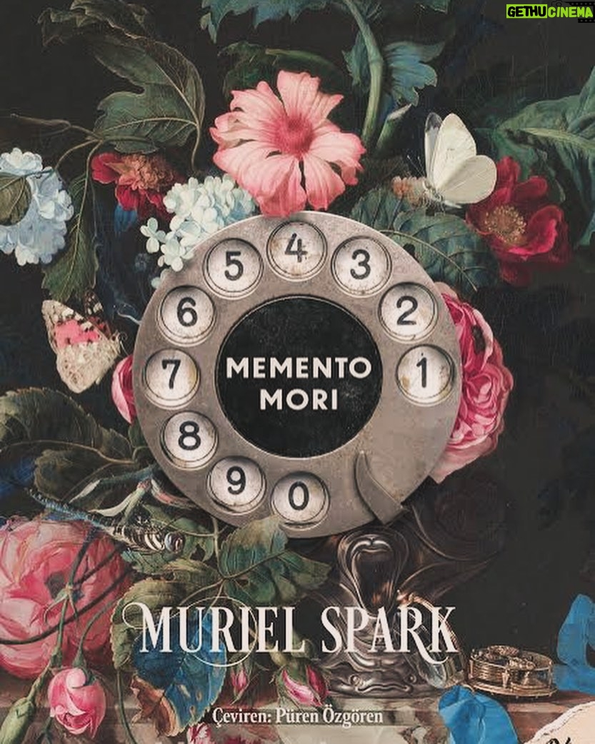 Feride Çetin Instagram - Bu listedeki işleri üretenlere sayfalarca mektup yazdığım bir seneydi. Dilerim 2024’te heyecanla üretmeye devam edersiniz #bestbooksof2023 #besttheatreplaysof2023 #besttvseriesof2023 #bestmoviesof2023