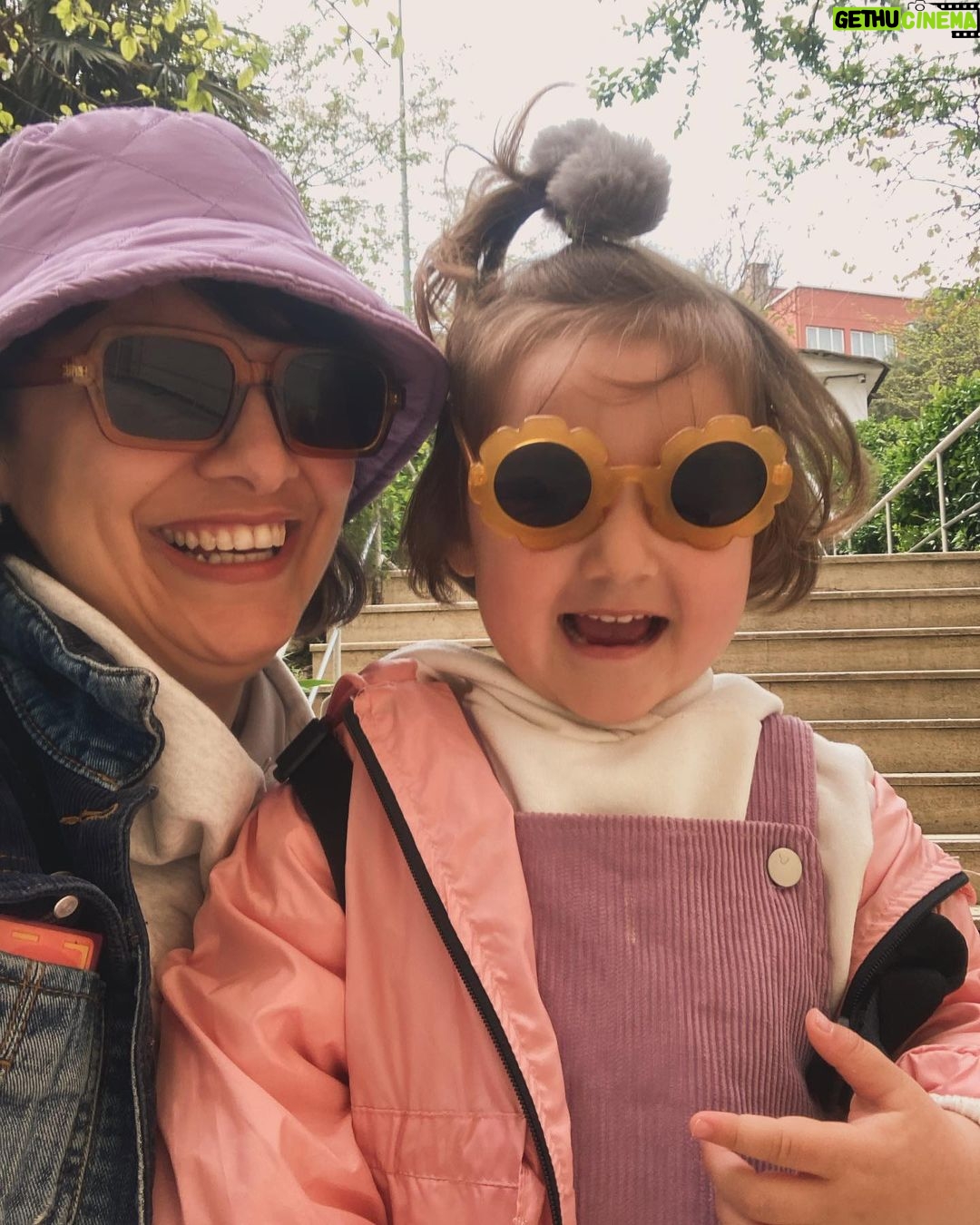 Feride Çetin Instagram - 2023 yılın ilk yarısı …#çocukla #oyunla #filmle #masalla #yaşamasevincinibesle #tb2023🎉♥️