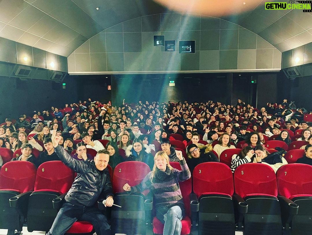 Fermin Muguruza Instagram - ¡10 candidaturas a los Premios Goya! @academiadecine Hace unas semanas nos confirmaron 2 candidaturas, probablemente las susceptibles de ser nominadas: -mejor película documental y -mejor canción original "Bidasoa" de @willis.drummond , pero finalmente son 10 candidaturas... ZORIONAK ekipo "BIDASOA 2018-2023". Y que comiencen a reventar desde ya los putofachas! . GAUR osteguna 9 jueves HOY: -Donostia, Príncipe 19:30 -Amorebieta-Etxano, Zornotza aretoa 20:15 -Ermua, Ermua Antzokia 20:30 #bidasoa20182023 📷 Iruñea @golem_pamplona - Institutuetako gazteak. Iruñea-Pamplona.