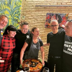Fermin Muguruza Instagram - Amunt País València. 
Un cop més, uns dies inoblidables. Moltes gràcies Skaparrapid i Universitat de València – Rector Peset. 
Concert per a la història, i la projecció del documental BIDASOA 2018-2023 amb l'emoció a flor de pell. 
Fins aviat.
Fins sempre.
.
BIDASOA 2018-2023
@bidasoa_2018_2023 
Avui/gaur/hoy/Hoxe:
.
-Santiago de Compostela, Numax
-Barcelona, Cinemes Girona
-Donostia, Principe
-Etxebarri Ibiña, Gorbeia zinemak
-Viana, Las Cañas
-Errenteria, Niessen
-Azpeitia, Soreasu
.
#Bidasoa20182023
📷 1: Obrint Pas - Negu Gorriak - Dut 1995…  2023!!!