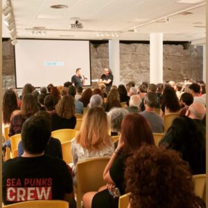 Fermin Muguruza Instagram - Amunt País València. 
Un cop més, uns dies inoblidables. Moltes gràcies Skaparrapid i Universitat de València – Rector Peset. 
Concert per a la història, i la projecció del documental BIDASOA 2018-2023 amb l'emoció a flor de pell. 
Fins aviat.
Fins sempre.
.
BIDASOA 2018-2023
@bidasoa_2018_2023 
Avui/gaur/hoy/Hoxe:
.
-Santiago de Compostela, Numax
-Barcelona, Cinemes Girona
-Donostia, Principe
-Etxebarri Ibiña, Gorbeia zinemak
-Viana, Las Cañas
-Errenteria, Niessen
-Azpeitia, Soreasu
.
#Bidasoa20182023
📷 1: Obrint Pas - Negu Gorriak - Dut 1995…  2023!!!