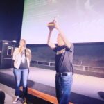 Fermin Muguruza Instagram - Al 75è aniversari de La Nakba, la Comunitat Palestina de Catalunya em va donar el Premi Esperança. Avui a la presentació de "BIDASOA 2018-2023" a Barcelona m'ho han lliurat i he plorat. Eskerrik asko bihotzez. Aturem el genocidi. Boycott Israel. Free Palestine. @bidasoa_2018_2023 El documental es podrà veure de nou a Barcelona (Cinemes Girona) els dies 27, 29 i 2/11. "BIDASOA 2018-2023" - gaur/hoy/avui/hoxe URRIAK 26 octubre Donostia, Principe – 17:30, 20:00 Santiago DC – Numax – 15:45 Bilbo, Golem – 17:15 (última proyección) Madrid, Golem – 16:30 (última proyección) #bidasoa20182023 Barcelona, Spain