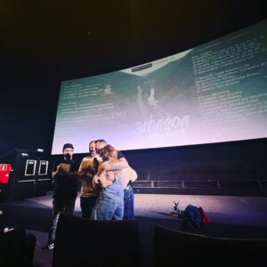 Fermin Muguruza Instagram - Al 75è aniversari de La Nakba, la Comunitat Palestina de Catalunya em va donar el Premi Esperança. Avui a la presentació de "BIDASOA 2018-2023" a Barcelona m'ho han lliurat i he plorat. Eskerrik asko bihotzez.
Aturem el genocidi. Boycott Israel. Free Palestine.

@bidasoa_2018_2023 
El documental es podrà veure de nou a Barcelona (Cinemes Girona) els dies 27, 29 i 2/11.

"BIDASOA 2018-2023" - gaur/hoy/avui/hoxe
URRIAK 26 octubre
Donostia, Principe – 17:30, 20:00
Santiago DC – Numax – 15:45
Bilbo, Golem – 17:15 (última proyección)
Madrid, Golem – 16:30 (última proyección)

#bidasoa20182023