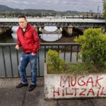 Fermin Muguruza Instagram - Mugak hiltzaile = fronteras asesinas = killer borders! BIDASOA 2018-2023 @bidasoa_2018_2023 URRIAK 24, Asteartea/gaur/Avui/Hoy/Hoxe Donostia, Principe – 17:30, 20:00 Bilbo, Golem – 16:45 Gasteiz, Florida – 18:45 Madrid, Golem – 16:30 Santiago DC, Numax -16:30 . Presentacions: Barcelona - Cinemes Girona 19:30 dimecres 25 https://www.cinemesgirona.cat/bidasoa-2018-2023-vose . Valencia - Rector Peset 19:00 dissabte 28 Aforament limitat. Entrada gratuïta amb inscripció prèvia des de les 9h del 24 d’octubre de 2023 fins a completar aforament a https://events.fundacio.es/.../presentacio-bidasoa-2018-2023 #bidasoa20182023 Puente Internacional Irun-Hendaye
