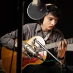 Finn Wolfhard Instagram - Check my IG story for an @nytimes article about a new genre invented by Jesse Eisenberg and @audible that I am thrilled to be a part of. @kaitlyndever and the rest of this team and process are a little bit mind blowing, so please read the article and listen to the audio samples to hear and see what we did. Full length out Tuesday on @audible!