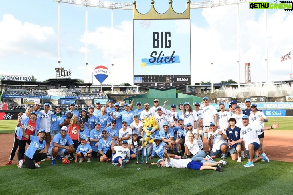 Finn Wolfhard Instagram - I got to be apart of this unforgettable weekend. @bigslickkc made $3,524,001 for @childrensmercy !!!
