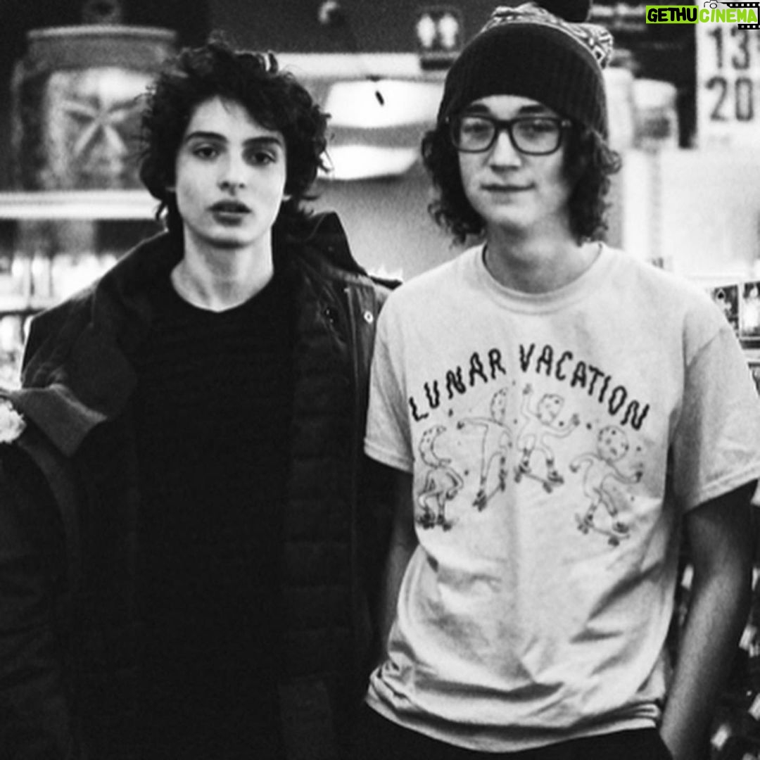 Finn Wolfhard Instagram - :) Full EP out Friday @theaubreysrphun 📷 @poonehghana