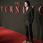 Finn Wolfhard Instagram - @turningmovie in @gucci with my favourite accessory/non-biological sister @thebrooklynnkimberly. She’s amazing in this and so is #mackenziedavis and @floriasigismondi reallllly did it this time. We made a super cool and creepy movie this #femalefilmmakerfriday come thruuuuuu thanks @amblin @universalpictures @rhondaspiesstylist and @blondiemua ❤️❤️❤️. And more ❤️❤️❤️ to the perfectly cast @niallgreigfulton @dennathomsen and #barbaramarten the duchess of Powerscourt 👑