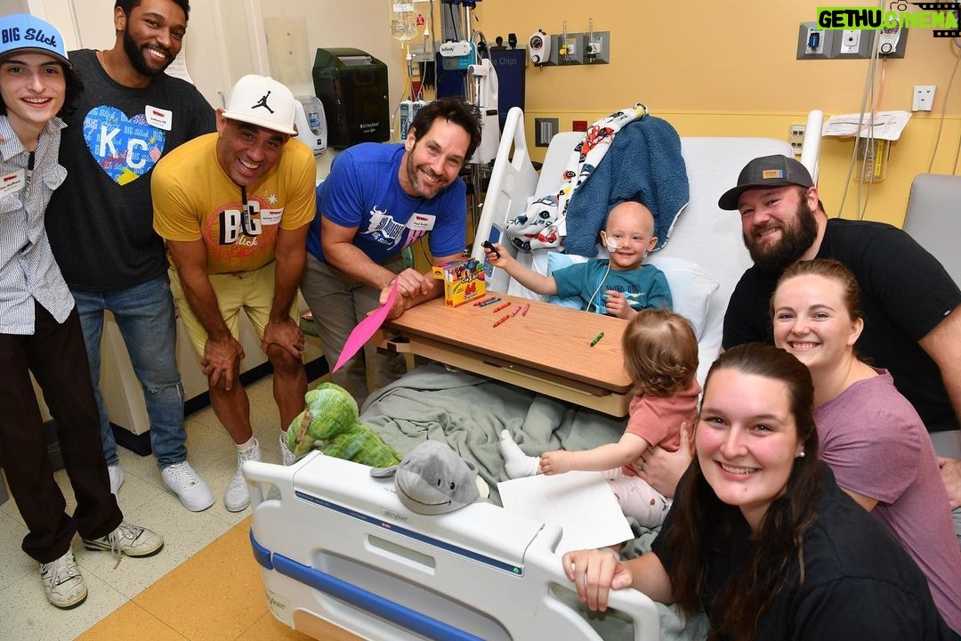 Finn Wolfhard Instagram - I got to be apart of this unforgettable weekend. @bigslickkc made $3,524,001 for @childrensmercy !!!