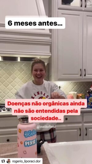 Franciely Freduzeski Instagram - Esse vídeo mexeu com a minha cabeça por alguns dias.  Provavelmente pq eu trato a depressão já há algum tempo e já me vi sorrir quando tudo dentro de mim estava oco. A depressão é a solidão dentro de nós. Não só nos afasta das pessoas como de si mesmo. Perde-se a conexão de ter paz. Uma pessoa que sofre de depressão perde a paixão pelo seu trabalho, pelos seus amigos, família, filhos e sua própria vida não tem significado, não tem amor. O amor vai abandonando essa pessoa e o que fica é uma insignificância absurda. Todos nós sofremos, faz parte sofrer, ter tristezas, se sentir só . Nunca foi fácil SENTIR. Sentir não é uma decisão.  O depressivo não decide se sentir triste, melancólico e escolhe o sofrimento.  A depressão é uma ferrugem que enfraquece seus ossos, seu coração, seu pulmão, seus cabelos, seu corpo todo.  Nosso corpo vai enfraquecendo, leva-se um tempo até que a “ferrugem” se transforme em pó,em ruínas e entre em colapso.  A fotografia da depressão é a decadência. Tem uma rachadura imensa entre a alma e o corpo. As pessoas precisam entender que a depressão tem hormônios envolvidos, química, genética e não é falta de fé,parem de envolver religiosidade fazendo com que a pessoa se sinta mais castigada. Não é preguiça, não é covardia. Esse vídeo deixa bem claro que para acontecer o suicídio  leva-se um tempo de deterioração e isso pode ser evitado com diálogo sincero e aberto. Se vc não entende e continua a achar que é fraqueza te convido a ficar calado. Não julgue, não diga que essa pessoa não vai pro céu, isso é falta de misericórdia. Se vc não sabe o que fazer, só ouça. A depressão precisa ser levada a sério urgente porque ela se manifesta de diferentes formas e ela tem tratamento.