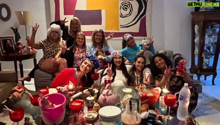 Franciely Freduzeski Instagram - Comemorando a vida !! #festadopijama #cabritas #boraviver ❤️🦋🌻🙏🏻 E.T. phone home..