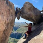 Franciely Freduzeski Instagram - A imensidão através da janela! O espetáculo da simplicidade e perfeição da natureza #mirantedajanela #vida #natureza #chapadadosveadeiros 🤸‍♂️🌻👏🏻❤️ Mirante Da Janela