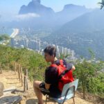 Franciely Freduzeski Instagram - Com a cabeça nas nuvens…. #whatalife #cura #fibromyalgia #atividadefisica 🦋✍🏻🫡🏃🏻‍♀️🏃🏻‍♂️🏃🏻👯‍♂️💃🏻🕺🏻 Morro Dois Irmãos