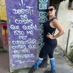 Franciely Freduzeski Instagram - Com a cabeça nas nuvens…. #whatalife #cura #fibromyalgia #atividadefisica 🦋✍🏻🫡🏃🏻‍♀️🏃🏻‍♂️🏃🏻👯‍♂️💃🏻🕺🏻 Morro Dois Irmãos