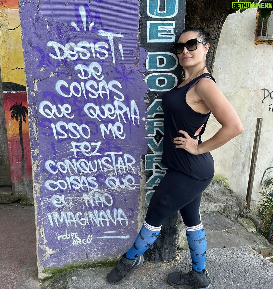 Franciely Freduzeski Instagram - Com a cabeΓ§a nas nuvensβ¦. #whatalife #cura #fibromyalgia #atividadefisica π¦βπ»π«‘ππ»ββοΈππ»ββοΈππ»π―ββοΈππ»πΊπ» Morro Dois IrmΓ£os