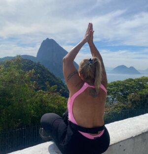 Franciely Freduzeski Instagram - Lembre-se do motivo de ter começado! #whatalife #amor #vida #cura #fibromialgia 🦾🦾💃🏻🕺🏻❤️