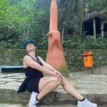 Franciely Freduzeski Instagram - Parece fácil né?! Perfeito. Mas não é. Hj uma senhora de mais de 70 anos me disse:” jamais iria imaginar que vc com esse corpão, com esse rosto, elasticidade, com essa idade tem fibromialgia. Ninguém vê. Em mim da para ver que tenho problemas. Já tenho idade. Melhorei muito depois da atividade física, não conseguia levantar da cama, de tanta dor. Agora Vou lembrar de vc todos os dias.” Pois é… Nem tudo que reluz é ouro, cuidado ao pensar que a vida é fácil, fácil é julgar antes de saber ao certo o motivo pelo qual o brilho do sorriso se esconde. 🦋🙏🏻🦾#whatalife #fibromialgia #saúde #love #disciplina #fé ❤️❤️ Parque Da Catacumba - Lagoa