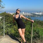 Franciely Freduzeski Instagram - Parece fácil né?! Perfeito. Mas não é. Hj uma senhora de mais de 70 anos me disse:” jamais iria imaginar que vc com esse corpão, com esse rosto, elasticidade, com essa idade tem fibromialgia. Ninguém vê. Em mim da para ver que tenho problemas. Já tenho idade. Melhorei muito depois da atividade física, não conseguia levantar da cama, de tanta dor. Agora Vou lembrar de vc todos os dias.” Pois é… Nem tudo que reluz é ouro, cuidado ao pensar que a vida é fácil, fácil é julgar antes de saber ao certo o motivo pelo qual o brilho do sorriso se esconde. 🦋🙏🏻🦾#whatalife #fibromialgia #saúde #love #disciplina #fé ❤️❤️ Parque Da Catacumba - Lagoa