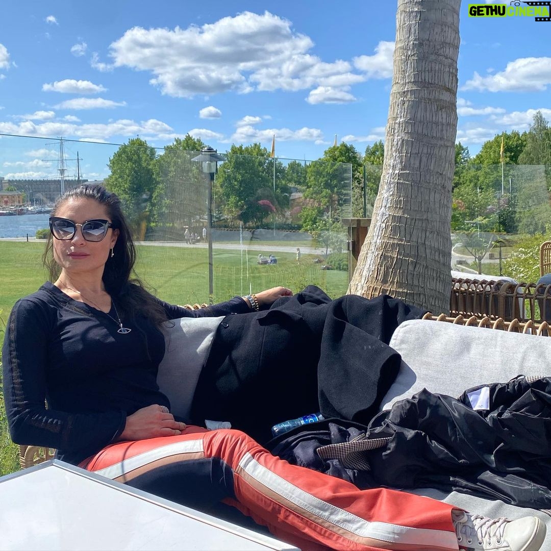 Franciely Freduzeski Instagram - Daqui uns 10 anos olharei essas fotos e direi “ ainda bem que fui, vi e aproveitei as pessoas que eu amo, minha família “. Explore o mundo 😍 #suecia🇸🇪 #estocolmo #whatalife #love 😍🥰🇸🇪🦋😻 Stockholm, Sweden