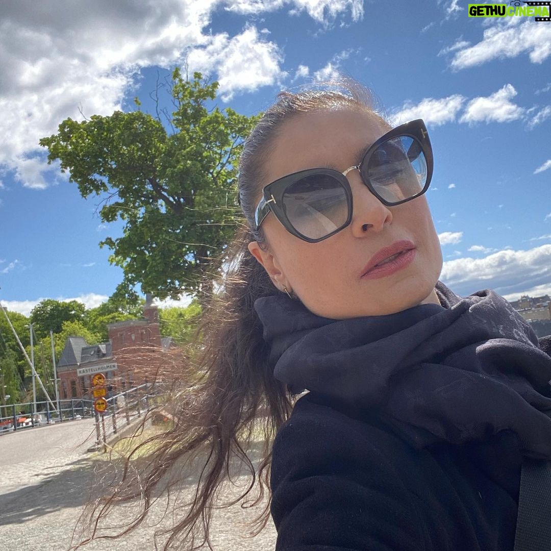Franciely Freduzeski Instagram - Daqui uns 10 anos olharei essas fotos e direi “ ainda bem que fui, vi e aproveitei as pessoas que eu amo, minha família “. Explore o mundo 😍 #suecia🇸🇪 #estocolmo #whatalife #love 😍🥰🇸🇪🦋😻 Stockholm, Sweden