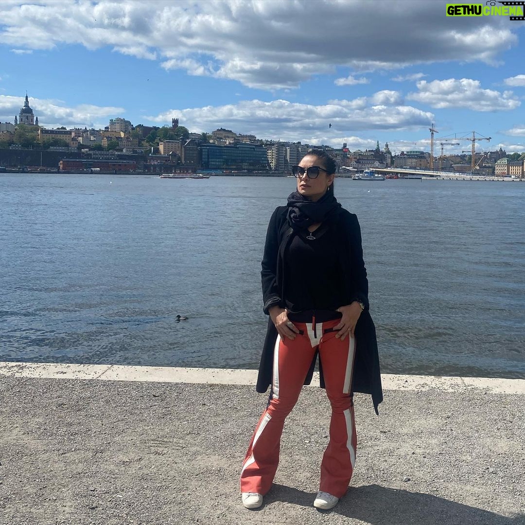 Franciely Freduzeski Instagram - Daqui uns 10 anos olharei essas fotos e direi “ ainda bem que fui, vi e aproveitei as pessoas que eu amo, minha família “. Explore o mundo 😍 #suecia🇸🇪 #estocolmo #whatalife #love 😍🥰🇸🇪🦋😻 Stockholm, Sweden