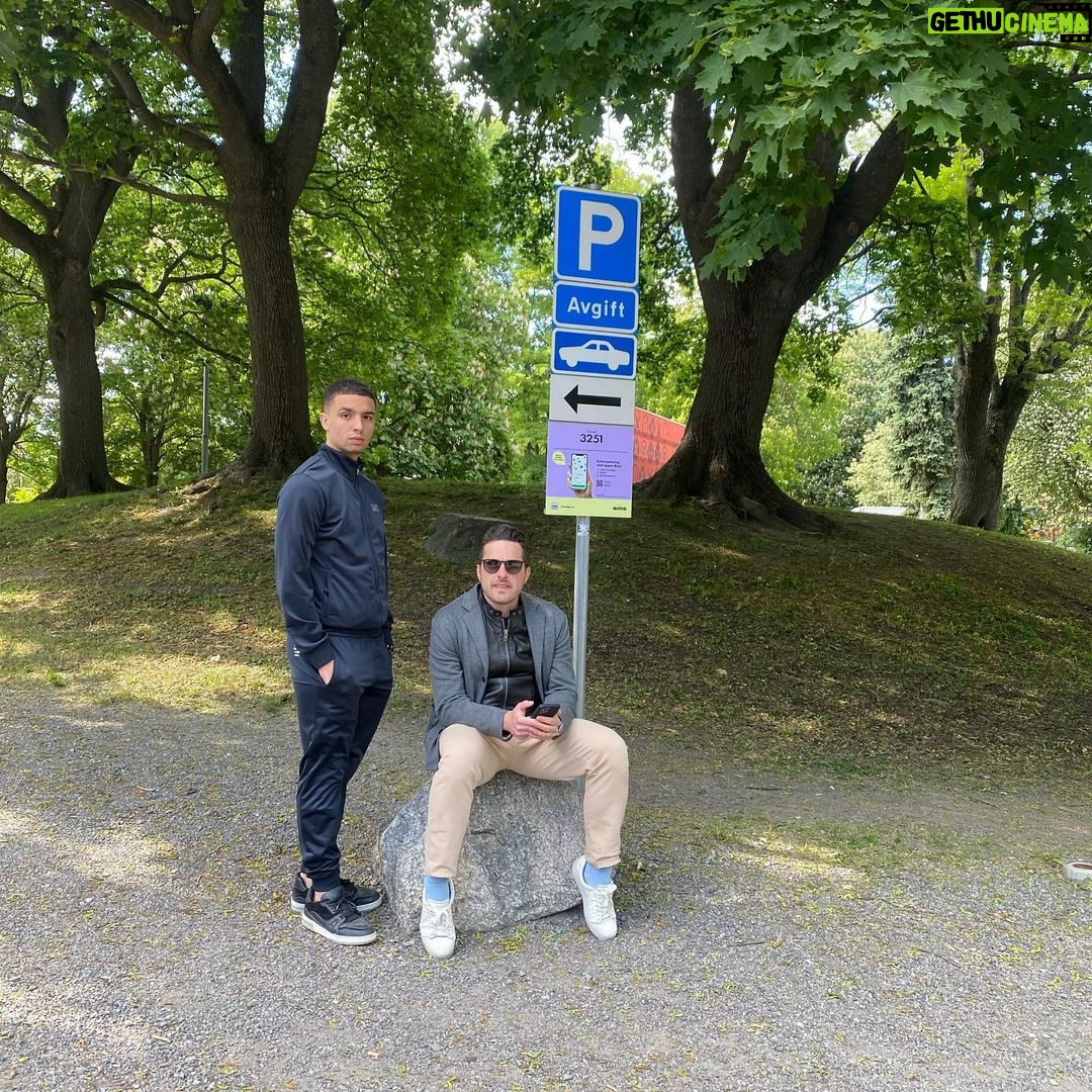 Franciely Freduzeski Instagram - Daqui uns 10 anos olharei essas fotos e direi “ ainda bem que fui, vi e aproveitei as pessoas que eu amo, minha família “. Explore o mundo 😍 #suecia🇸🇪 #estocolmo #whatalife #love 😍🥰🇸🇪🦋😻 Stockholm, Sweden