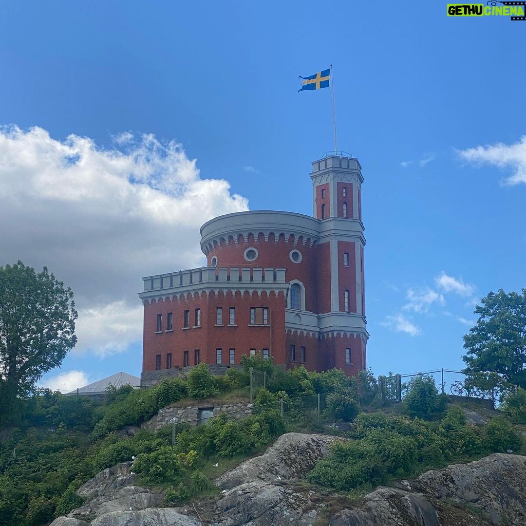 Franciely Freduzeski Instagram - Daqui uns 10 anos olharei essas fotos e direi “ ainda bem que fui, vi e aproveitei as pessoas que eu amo, minha família “. Explore o mundo 😍 #suecia🇸🇪 #estocolmo #whatalife #love 😍🥰🇸🇪🦋😻 Stockholm, Sweden