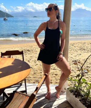 Franciely Freduzeski Instagram - A dor é fértil, é dela que brota a força ❤️👯‍♀️ #fibromialgia #whatalife #saude #dorcrônica #mudançadehábitos 🫵🏻🦾💪🦿👣👣👣👣#trilhas